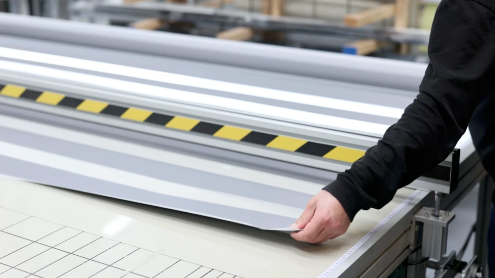 Automatische snijmachine in de productie van Roldeco